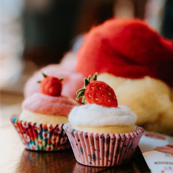 Strawberry cupcakes felt kit